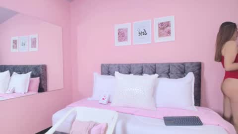 Snapshot of maddie_beauty chatting on October 15, 6:52 pm Maddie online show from October 15, 6:52 pm