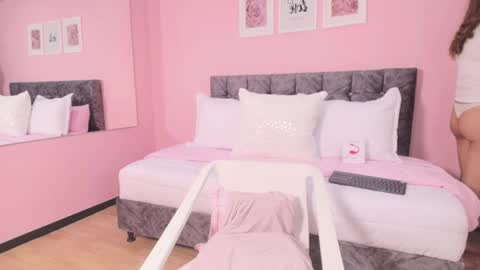 Snapshot of maddie_beauty chatting on October 16, 6:53 pm Maddie online show from October 16, 6:53 pm