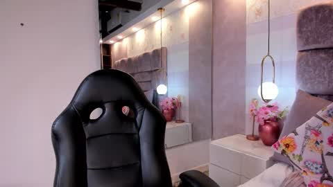 Maddie Grey online show from November 14, 4:38 pm