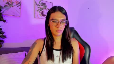 Snapshot of maddie_ray_ chatting on June 3, 2:33 pm Maddie Ray online show from June 3, 2:33 pm