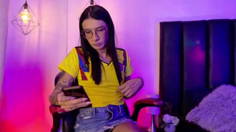 Snapshot of maddie_ray_ chatting on June 28, 5:35 am Maddie Ray online show from June 28, 5:35 am
