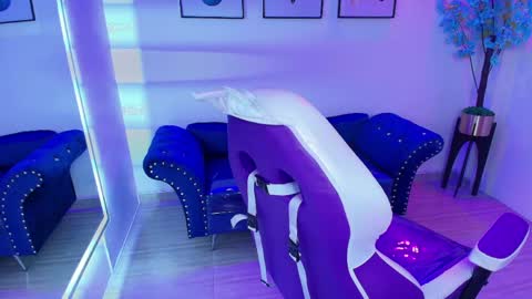 maddie_t18 online show from April 13, 11:37 am