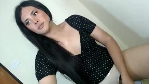 Snapshot of maddiejackson chatting on October 18, 4:59 am Im ZY DONT FORGET TO FOLLOW ME - online show from October 18, 4:59 am