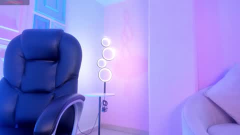 Snapshot of maddisonlowe chatting on November 26, 4:35 am Maddison online show from November 26, 4:35 am