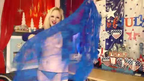 Snapshot of maddisonrae76 chatting on June 11, 2:53 am MaddisonRae online show from June 11, 2:53 am