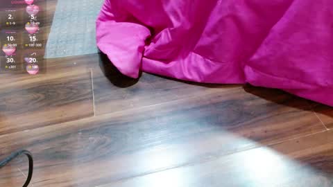 Snapshot of maddy_14 chatting on January 23, 12:41 pm Maddy UwU online show from January 23, 12:41 pm