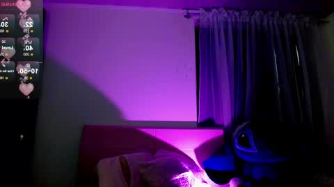 Snapshot of maddy_14 chatting on February 19, 12:44 pm Maddy UwU online show from February 19, 12:44 pm