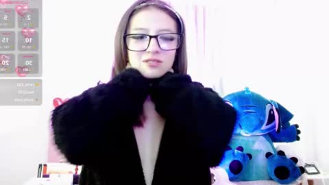 Snapshot of maddy_14 chatting on February 21, 4:37 pm Maddy UwU online show from February 21, 4:37 pm