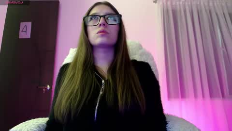 Snapshot of maddy_14 chatting on September 9, 12:37 pm Maddy UwU online show from September 9, 12:37 pm