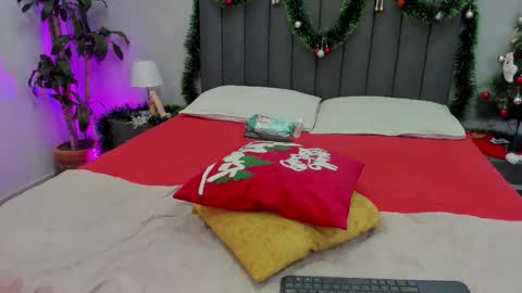 Snapshot of maddy__moon chatting on December 20, 5:14 am Maddy Moon online show from December 20, 5:14 am