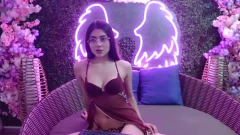 Snapshot of maddy_kind chatting on July 9, 3:54 am maddy_kind online show from July 9, 3:54 am