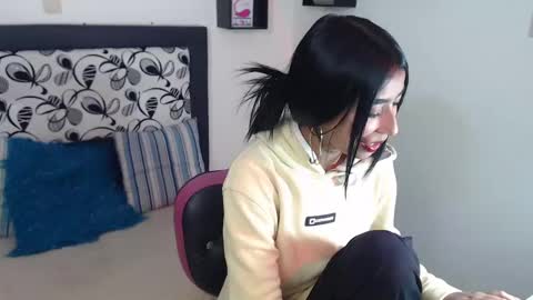 Snapshot of maddy_parker_ chatting on December 13, 9:35 am Maddy Parker online show from December 13, 9:35 am