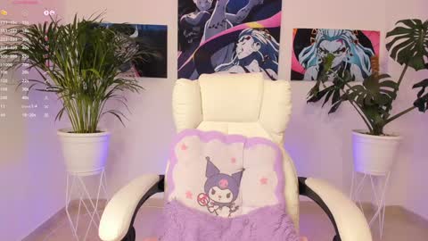 Snapshot of maddy_uwu chatting on December 2, 10:07 am maddy_uwu online show from December 2, 10:07 am