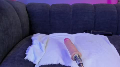 Snapshot of maddy_walker chatting on December 17, 12:23 am Maddy online show from December 17, 12:23 am