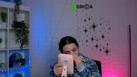 Snapshot of maddycats chatting on November 28, 1:36 pm maddycats online show from November 28, 1:36 pm