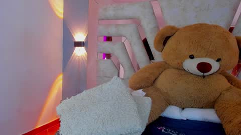 Snapshot of maddycrofft chatting on January 26, 3:25 pm Maddy Crofft online show from January 26, 3:25 pm