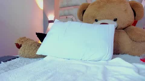 Snapshot of maddycrofft chatting on February 24, 3:31 pm Maddy Crofft online show from February 24, 3:31 pm