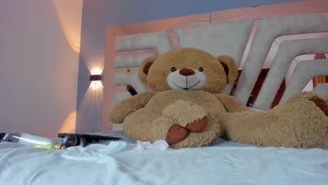 Snapshot of maddycrofft chatting on March 6, 5:22 pm Maddy Crofft online show from March 6, 5:22 pm