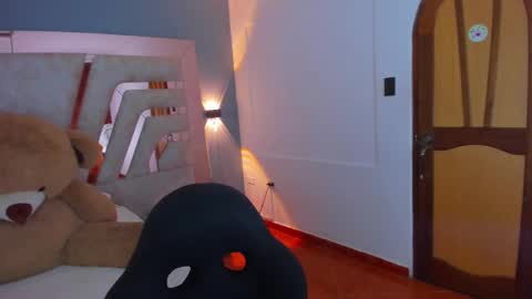 Snapshot of maddycrofft chatting on March 12, 11:20 am Maddy Crofft online show from March 12, 11:20 am