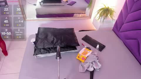 maddyjohnsonn online show from December 17, 3:45 am