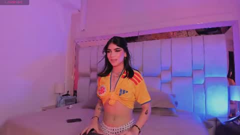 Snapshot of maddyperez8 chatting on July 8, 1:10 am BELLA online show from July 8, 1:10 am