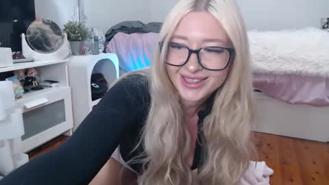 maddyyy call me yours tho online show from March 4, 11:55 pm