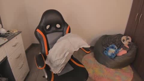 Snapshot of madelaine_taylor chatting on September 30, 5:51 pm madelaine_taylor online show from September 30, 5:51 pm