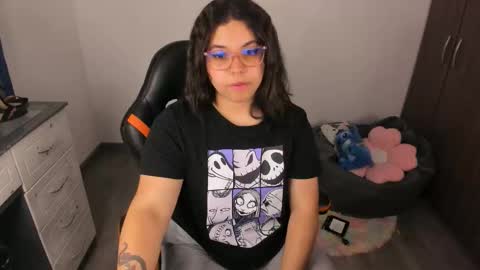 Snapshot of madelaine_taylor chatting on October 12, 11:48 pm madelaine_taylor online show from October 12, 11:48 pm