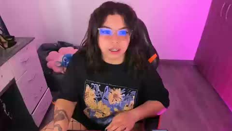 Snapshot of madelaine_taylor chatting on October 18, 3:46 pm madelaine_taylor online show from October 18, 3:46 pm