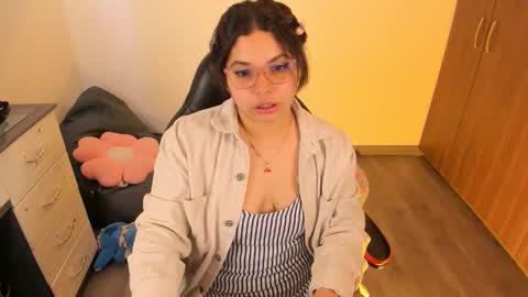 Snapshot of madelaine_taylor chatting on October 20, 3:34 pm madelaine_taylor online show from October 20, 3:34 pm