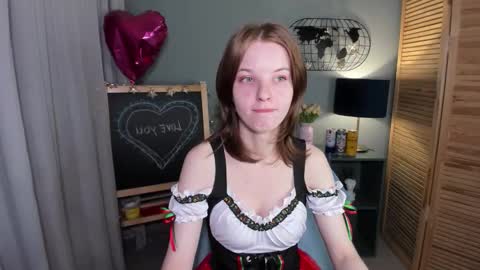 Snapshot of madelaines chatting on September 27, 8:41 am madelaines online show from September 27, 8:41 am