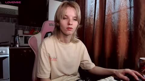 Snapshot of madelaines chatting on May 27, 1:57 am madelaines online show from May 27, 1:57 am