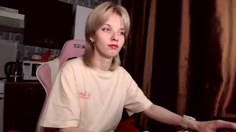 Snapshot of madelaines chatting on May 28, 5:32 pm madelaines online show from May 28, 5:32 pm