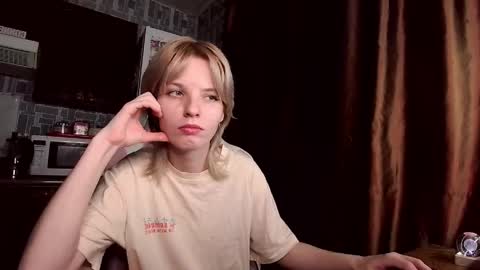 Snapshot of madelaines chatting on June 2, 9:50 pm madelaines online show from June 2, 9:50 pm