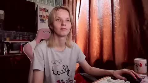 Snapshot of madelaines chatting on June 12, 8:02 am madelaines online show from June 12, 8:02 am