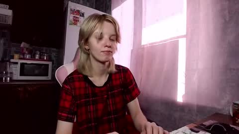 Snapshot of madelaines chatting on June 20, 11:02 am madelaines online show from June 20, 11:02 am