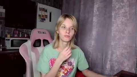 Snapshot of madelaines chatting on June 25, 3:05 pm madelaines online show from June 25, 3:05 pm