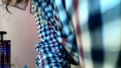 madelamee online show from April 17, 8:12 pm