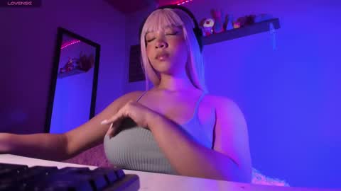 Madeline  online show from December 27, 3:53 am