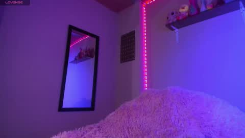 Madeline  online show from December 28, 3:47 am