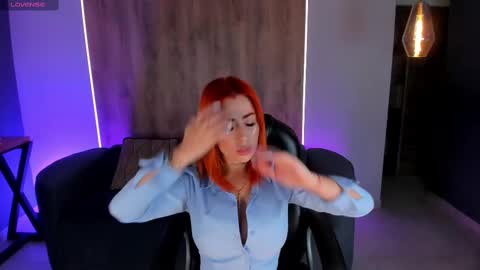 Snapshot of madelinefox_ chatting on February 19, 8:01 am Madeline online show from February 19, 8:01 am