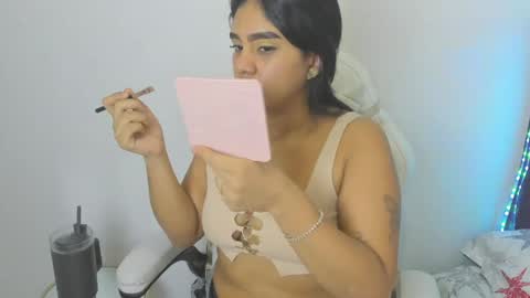 madelinesquit online show from April 21, 7:06 pm