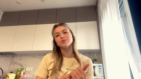 Kira online show from March 18, 1:47 pm