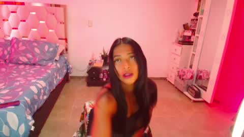 Snapshot of madeyn_roses chatting on February 9, 6:37 pm madelyn roses online show from February 9, 6:37 pm