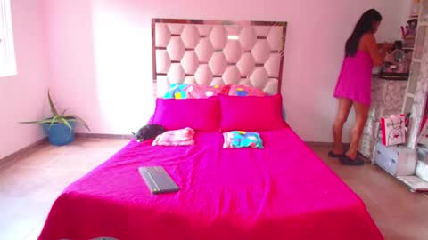 Snapshot of madeyn_roses chatting on September 28, 8:14 pm madelyn roses online show from September 28, 8:14 pm