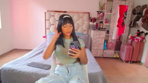 Snapshot of madeyn_roses chatting on October 9, 7:01 pm madelyn roses online show from October 9, 7:01 pm