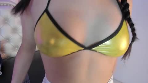 Snapshot of madhison_5 chatting on October 26, 8:26 pm madhison_5 online show from October 26, 8:26 pm