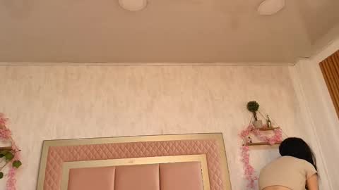 Snapshot of madhison_5 chatting on February 13, 12:23 pm madhison_5 online show from February 13, 12:23 pm