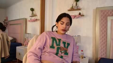 Snapshot of madhison_5 chatting on February 25, 12:48 pm madhison_5 online show from February 25, 12:48 pm