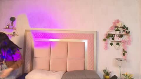 Snapshot of madhison_5 chatting on March 1, 12:18 pm madhison_5 online show from March 1, 12:18 pm